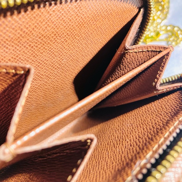 Louis Vuitton Monogram Compact Zip Wallet 2007 - Picture 13 of 16